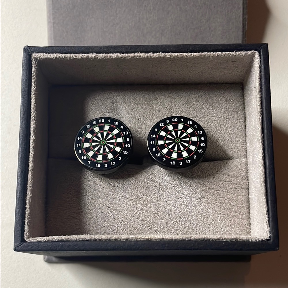 Cufflinks Inc Dartboard Cuff Links.‎ Excellent Condition! Heavy. Great Quality!